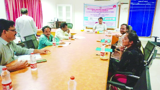 సమావేశంలో మాట్లాడుతున్న ఆర్‌డిఒ వెంకటేశులు