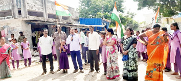 వల్లూరు యాదాల శేషగిరి పాఠశాలలో విద్యార్థుల సంబరాలు