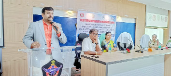 శిక్షణ కార్యక్రమంలో మాట్లాడుతున్న జడ్జి ప్రదీప్‌కుమార్‌