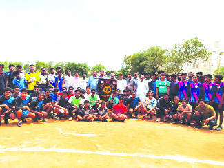 క్రీడాకారులతో లయన్స్‌ క్లబ్‌ ఆఫ్‌ కడప, అన్నమయ్య అధ్యక్షులు పోతుల వెంకటరామిరెడ్డి