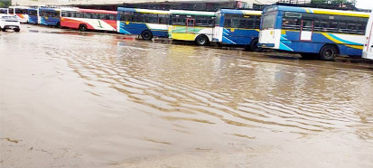 కడప ఆర్‌టిసి బస్టాండ్‌లోకి చేరిన వరద నీరు