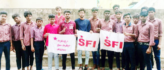  నిరసన తెలుపుతున్న ఎస్‌ఎఫ్‌ఐ నాయకులు