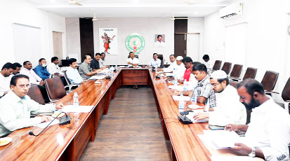 సమావేశంలో మాట్లాడుతున్న కలెక్టర్‌ గిరీషా పిఎస్‌