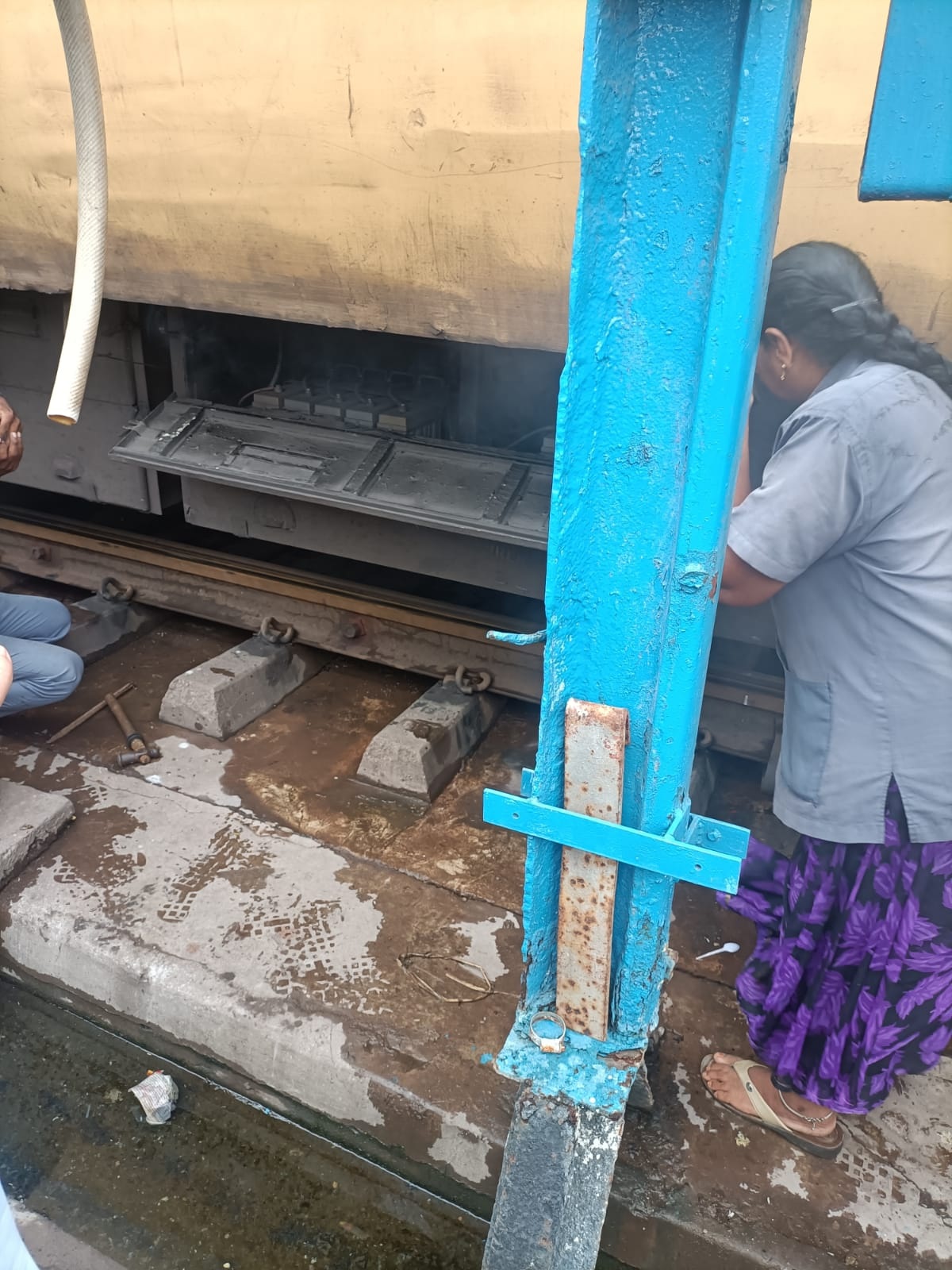 హుబ్లీ ఎక్స్‌ప్రెస్‌ బోగీలో పొగలు