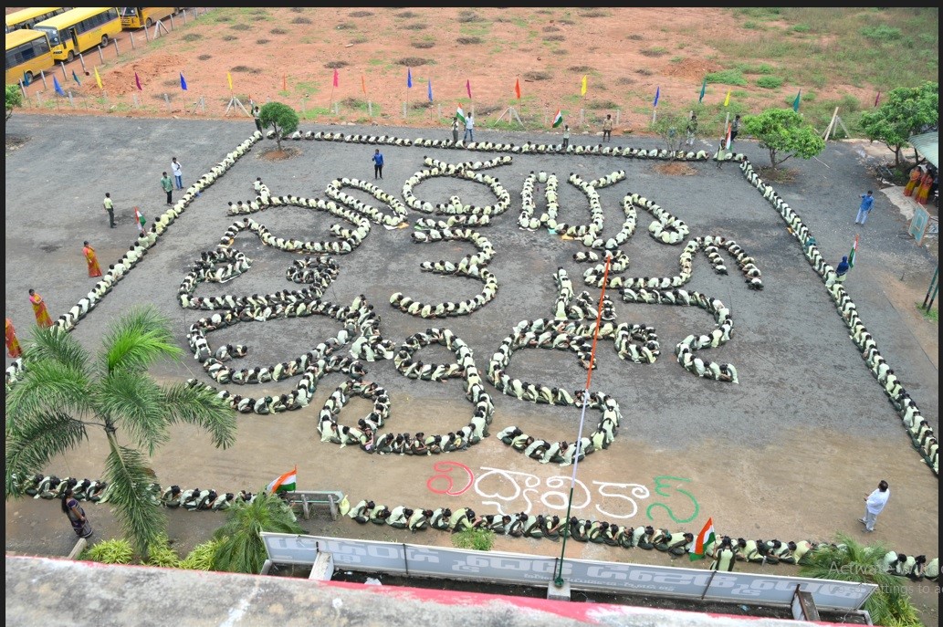 చంద్రయాన్‌-3 విజయవంతం కావాలని.. విద్యావికాస్‌లో వినూత్న ప్రదర్శన