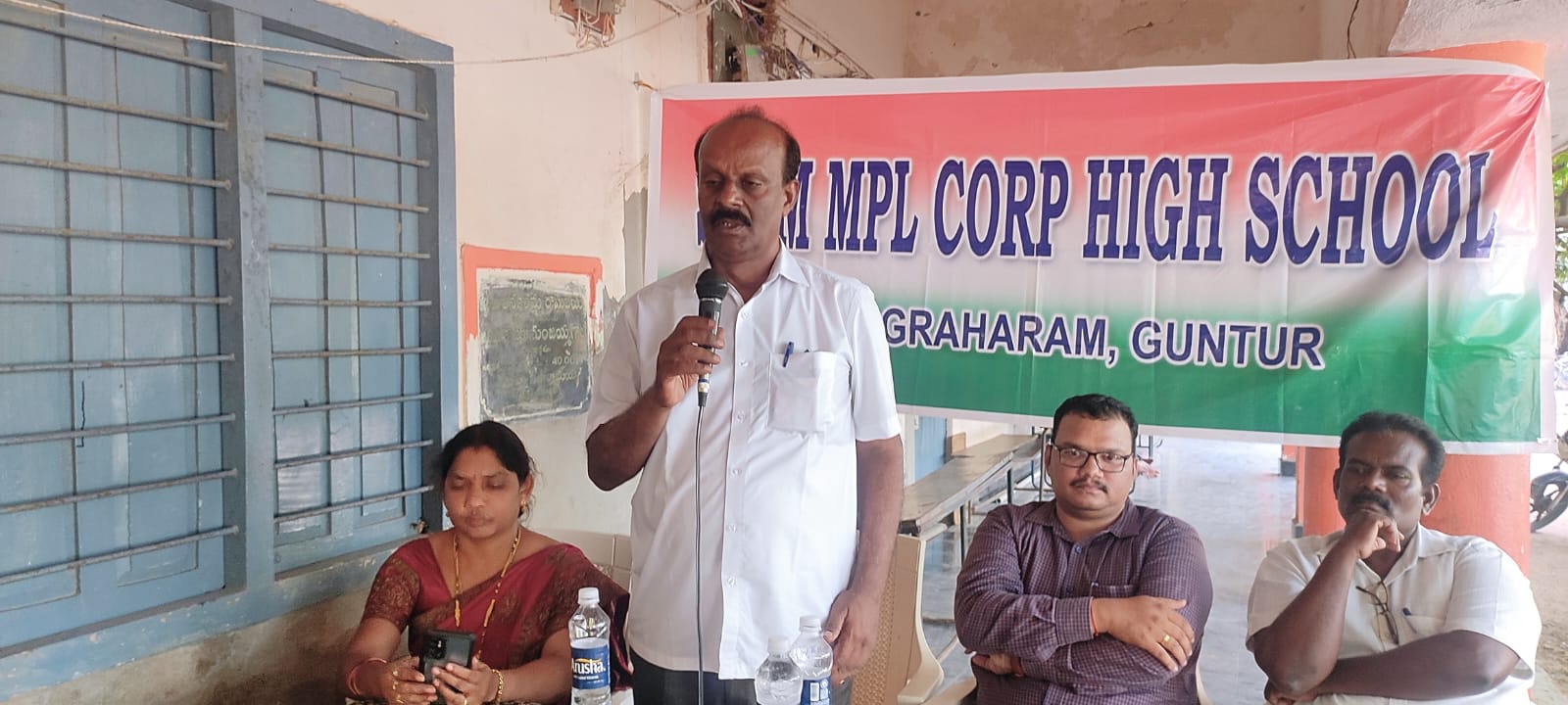 విద్యార్థులు ఆత్మవిశ్వాసంతో ఉండాలి