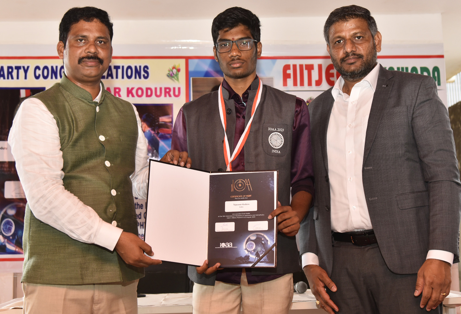 అంతర్జాతీయ ఒలింపియాడ్‌ విజేత తేజేశ్వర్‌ విద్యార్థులకు ఆదర్శం : జిల్లా కలెక్టర్‌ డిల్లీ రావు..