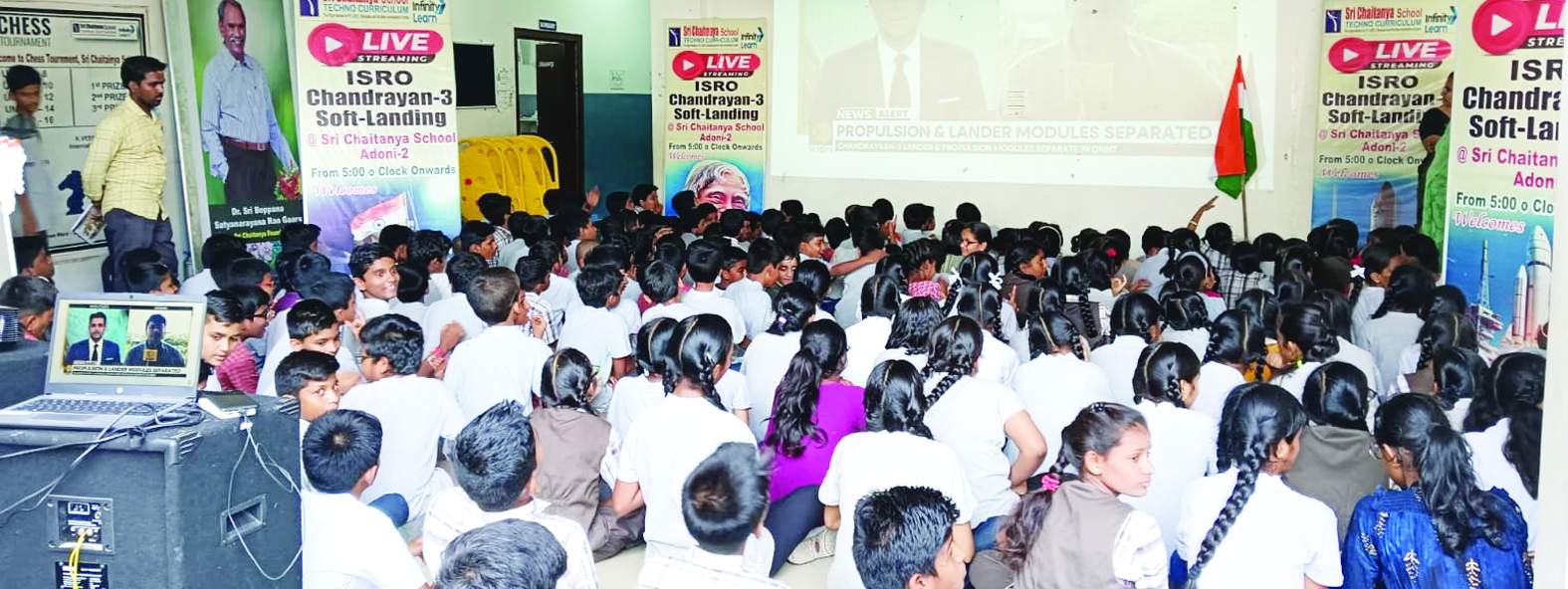 చంద్రయాన్‌-3పై శ్రీచైతన్య పాఠశాలలో విద్యార్థులకు అవగాహన కల్పిస్తున్న సిబ్బంది