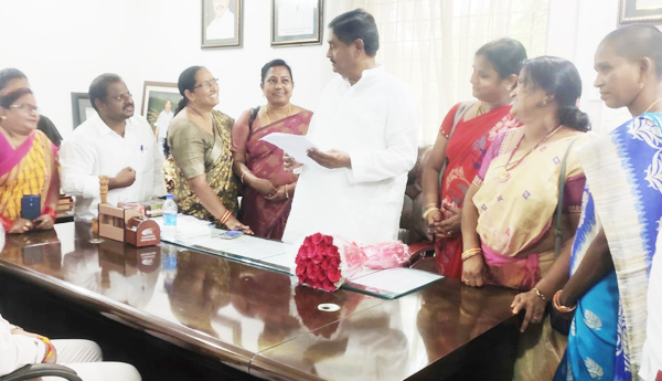 అంగన్వాడీల సమస్యలు పరిష్కరించాలి