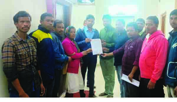 పోస్టులను ఆదివాసీలతో భర్తీ చేయాలి