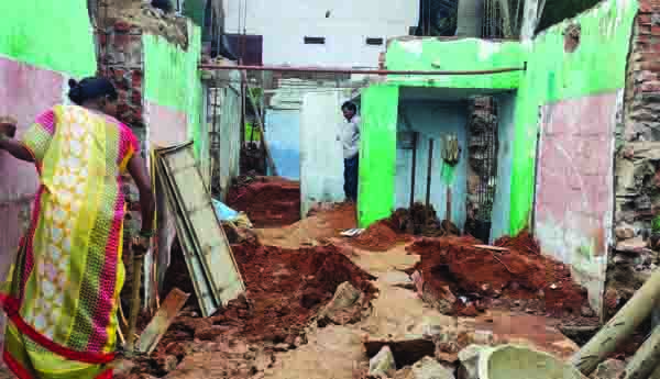 1/70 చట్టానికి తూట్లు