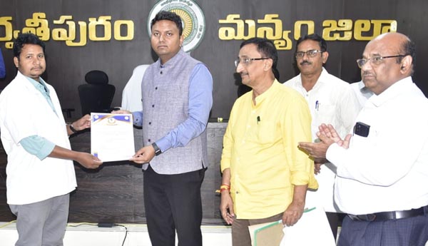 ఆరోగ్యమిత్రకు సేవా ఆరోగ్య మిత్ర పురస్కారం