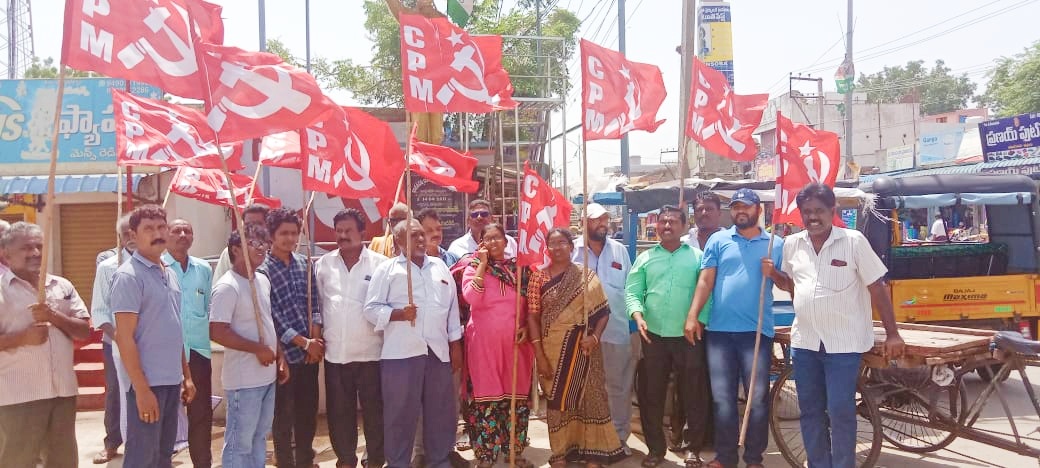 సూర్జిత్‌ భవన్‌కు తాళాలు వేయడం దారుణం