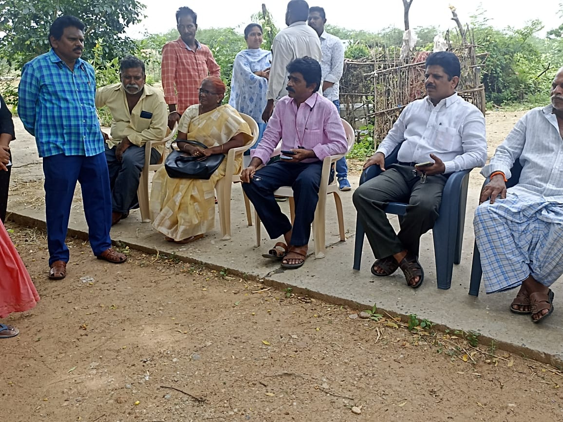 ఇళ్ల నిర్మాణాలు చేపట్టాలి
