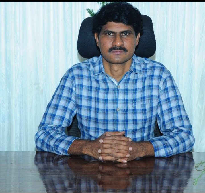   మొబైల్‌ ఆధార్‌ క్యాంపుల్లో ఆధార్‌ సేవలను సద్వినియోగం చేసుకోవాలని గూడూరు ఆర్డీవో కిరణ్‌కుమార్‌ సోమవారం ఒక ప్రకటనలో తెలిపారు. అన్ని మండలాలు, మున్సిపాలిటీల్లోనూ ఈనెల 22 నుంచి 25వ తేదీ వరకు మొబైల్‌ ఆధార్‌ క్యాంపులను నిర్వహిస్తున్నట్లు పేర్కొన్నారు. నూతనంగా ఆధార్‌కార్డు నమోదు, 5 సంవత్సరాలు, 15 సంవత్సరాలు దాటిన బాల బాలికలకు తప్పనిసరిగా బయోమెట్రిక్‌ అప్డేట్‌ సేవలు పూర్తి ఉచితంగా పొందవచ్చనన్నారు. 