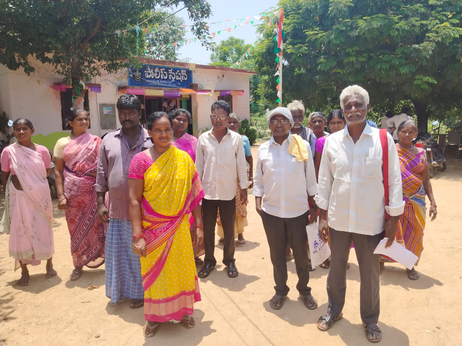 దళితులపై దాడి.. పోలీసులకు ఫిర్యాదు