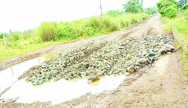 బాబోరు.. గ్రోత్‌సెంటర్‌ రోడ్లు