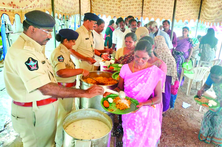 తల్లిదండ్రులను వేధిస్తే కఠిన చర్యలు