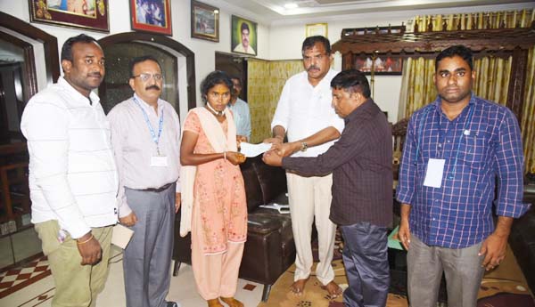 కేన్సర్‌ బాధితురాలికి సిఎం సాయం