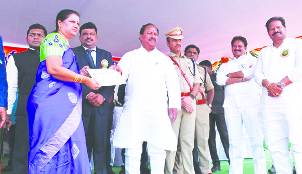 ఏఎల్‌ఓ సాయిజ్యోతికి ప్రతిభా పురస్కారం