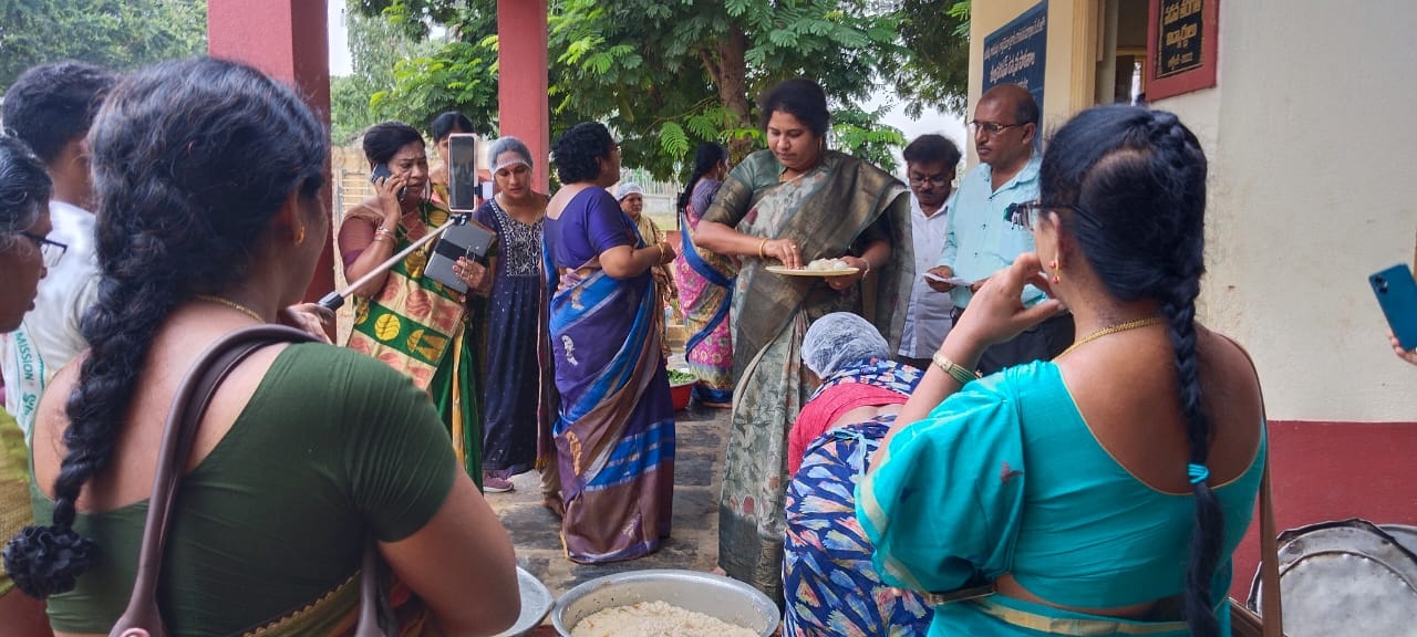 మధ్యాహ్న భోజన పరిశీలన