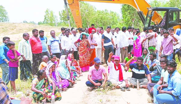 అక్రమ తవ్వకాలతో ప్రకృతి విధ్వంసం