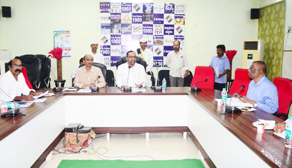 ఓటర్ల జాబితాల్లో సమస్యలుంటే ముందుకు రావాలి