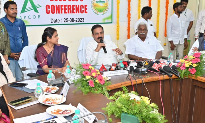 లాభాల బాటలో సహకార బ్యాంకులు