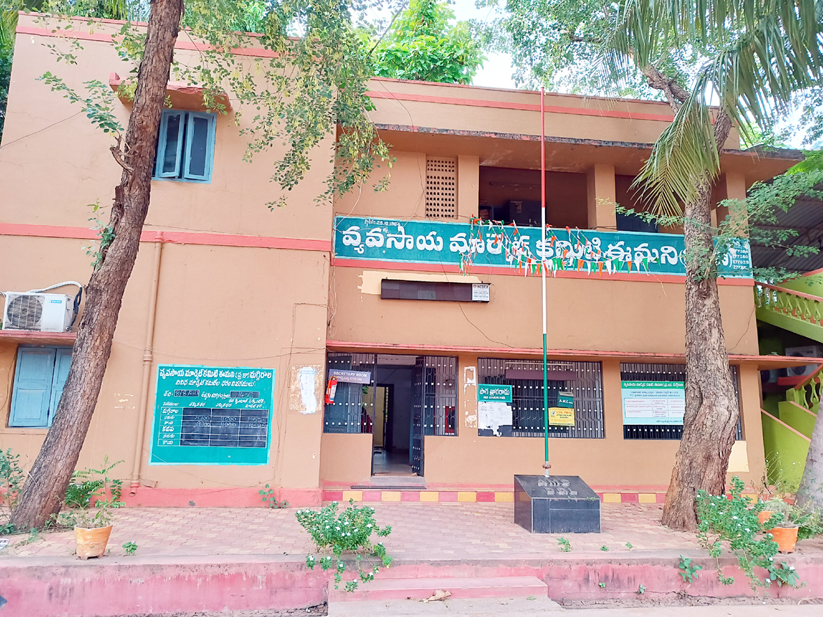 ఆదాయం ఉన్నా సిబ్బంది లేక సతమతం