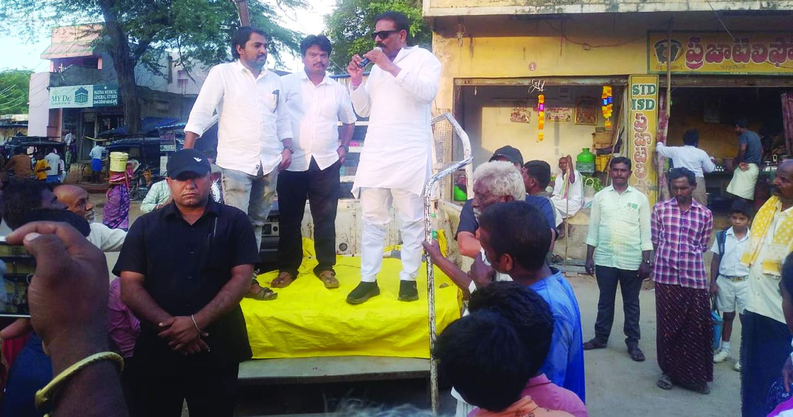 కార్యక్రమంలో మాట్లాడుతున్న బైరెడ్డి రాజశేఖర్‌ రెడ్డి