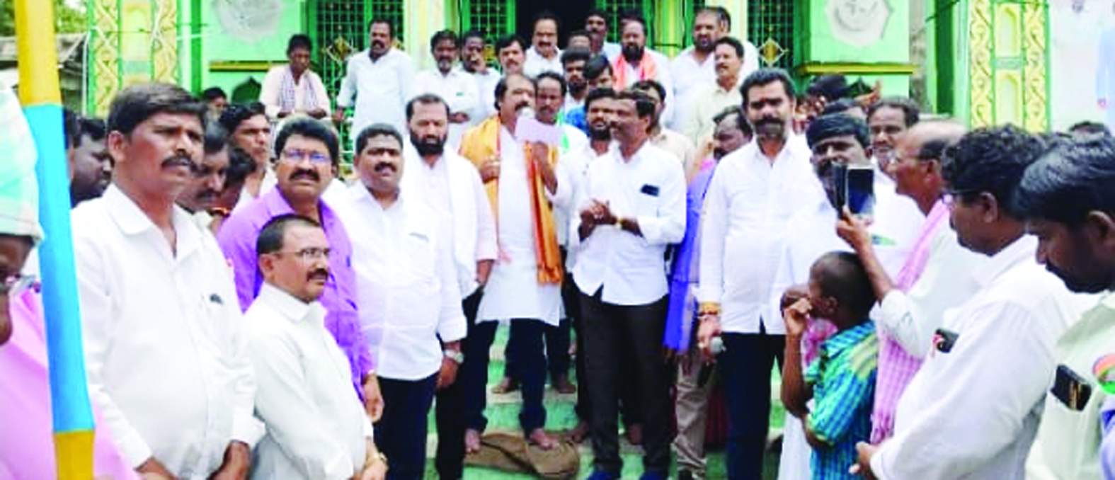 సమావేశంలో మాట్లాడుతున్న మంత్రి గుమ్మనూరు జయరాం