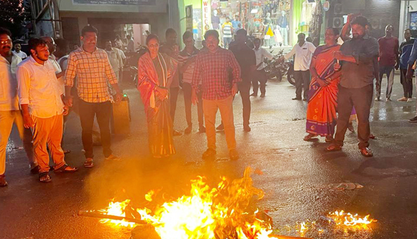 డిఎస్‌పి గారూ...ఇది ర్యాలీ కాదా..?