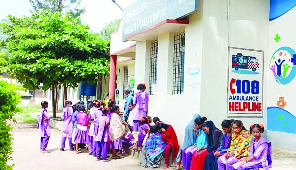 ఆశ్రమ పాఠశాలల విద్యార్థులకు జ్వరాలు