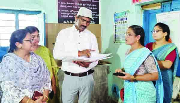 పథకాలు అమలు చేయకుంటే చర్యలు