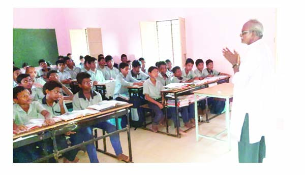 రచయితే పాఠ్యాంశం బోధించిన వేళ