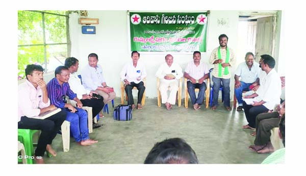 ఆదివాసీ దినోత్సవం రోజును సెలవు దినంగా ప్రకటించాలి