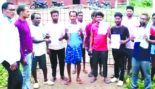 సచివాలయ సిబ్బందిని నియమించాలని ధర్నా