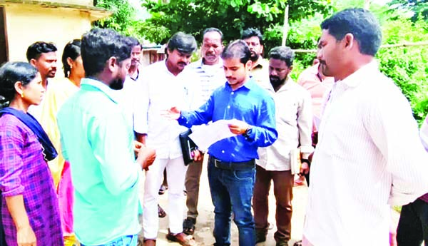 గిరిశిఖర గ్రామాల్లో సబ్‌కలెక్టర్‌ పర్యటన