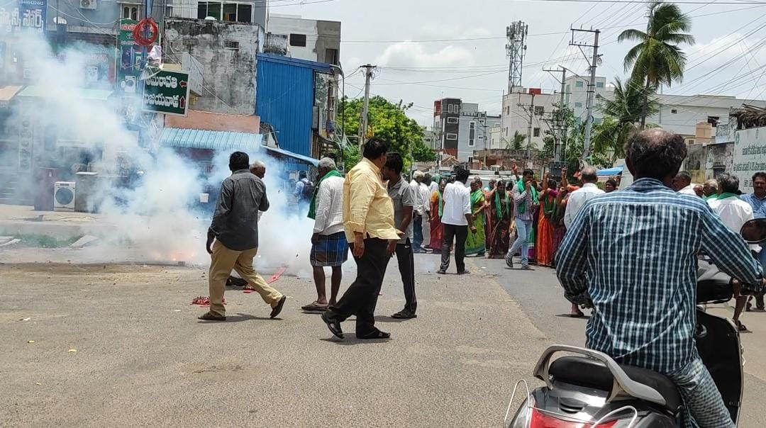 సంబరాలు.. గుబులు