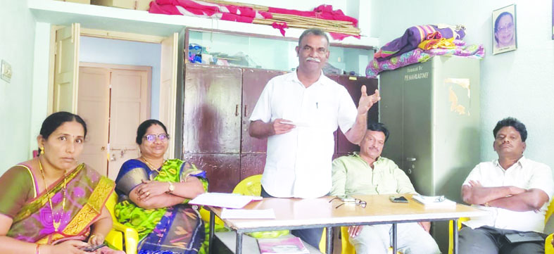 ఉపాధ్యాయులను కించపరచటం తగదు