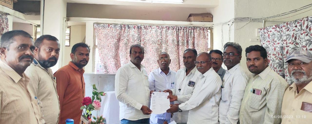 కార్మిక శాఖ కలుగజేసుకోవాలి