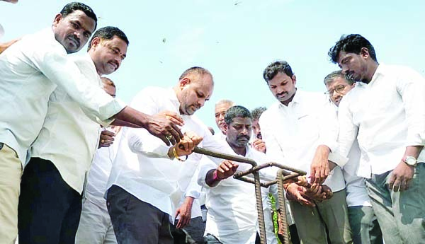 గడిగెడ్డ నీరు విడుదల