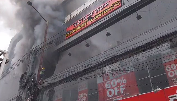 A-fire-broke-out-in-a-complex-in-Habsiguda