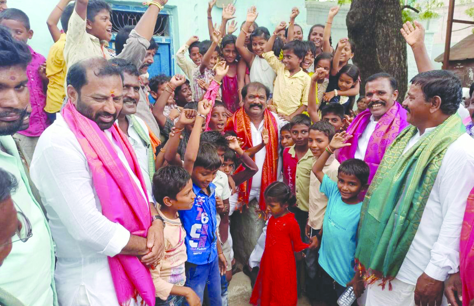 మాట్లాడుతున్న రాష్ట్ర కార్మిక శాఖ మంత్రి గుమ్మనూరు జయరామ్‌