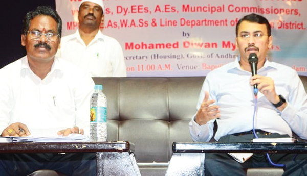 గృహ నిర్మాణాల లక్ష్యాన్ని పూర్తి చేయాలి