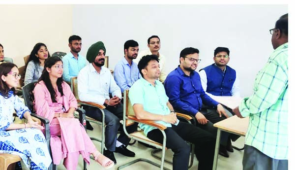 ఏజెన్సీలో ట్రెయినీ ఐఎఎస్‌ల పర్యటన