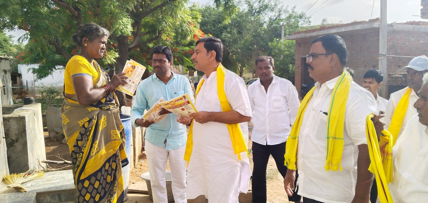  మహిళతో మాట్లాడుతున్నఆర్‌ఆర్‌