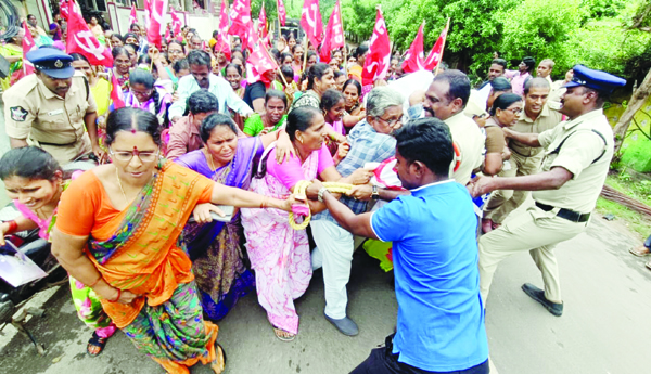 State-wide-mid-day-meal-scheme-workers-sit-in