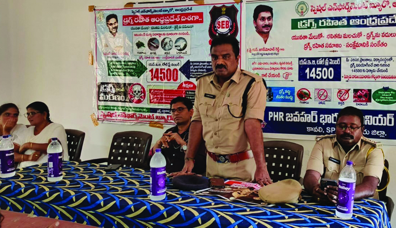 మత్తు పదార్ధాలకు దూరంగా ఉండాలి