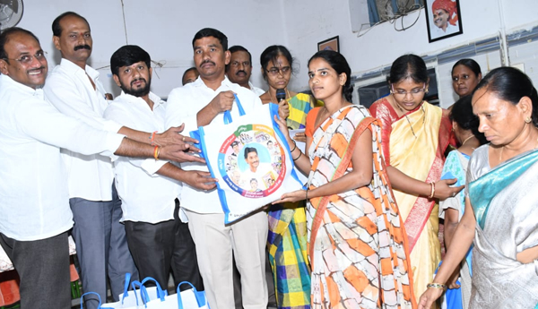 Distribution-of-nutrition-kits